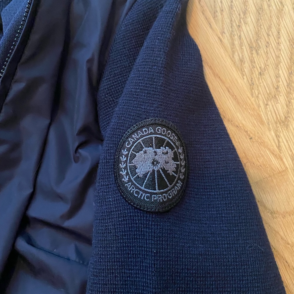 BNWT Canada Goose hybridge jacket. Navy colour, size xs.